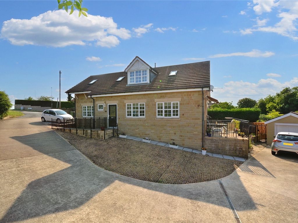 4 bed bungalow for sale in Wakefield Road, Garforth, Leeds, West