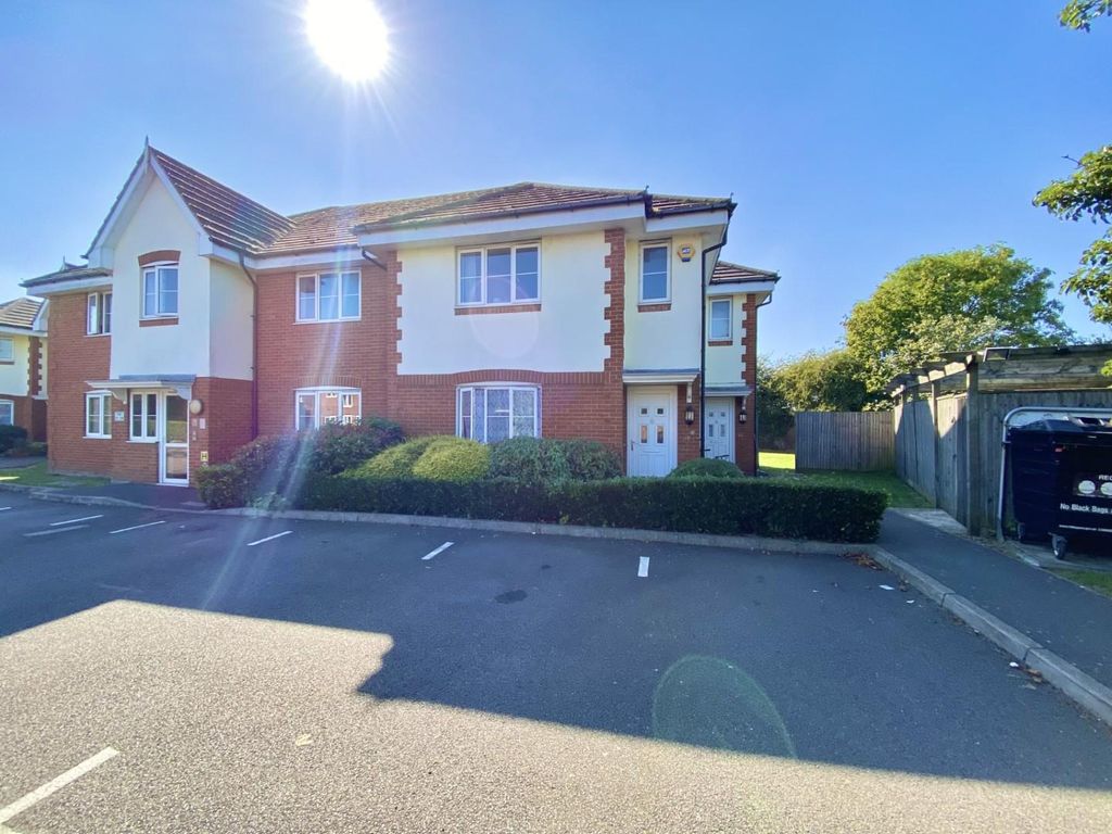 2 bed flat for sale in Vantage Court, 37 Oxford Avenue, Harlington UB3, £330,000 Zoopla