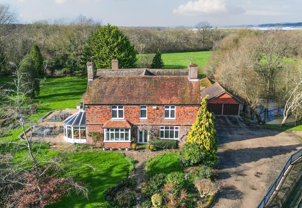 6 bed detached house for sale in Staplehurst Road, Marden, Kent TN12, £