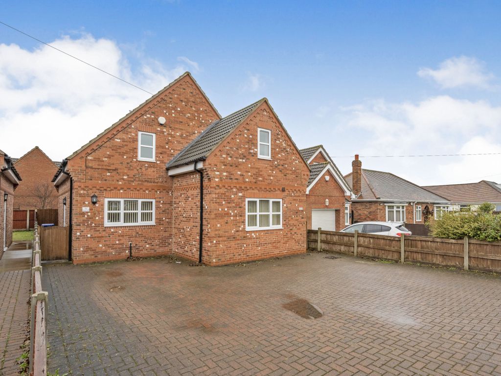 4 bed detached house for sale in Station Road, Hatfield, Doncaster DN7