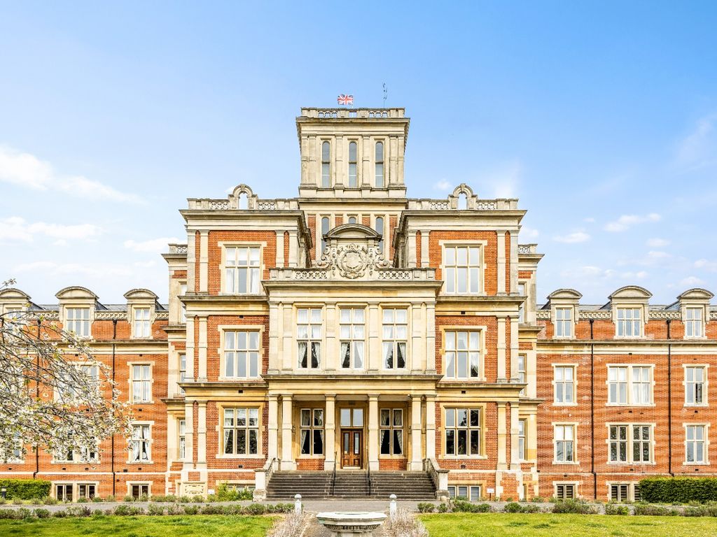 3 bed flat for sale in Royal Earlswood Park, Redhill RH1 Zoopla