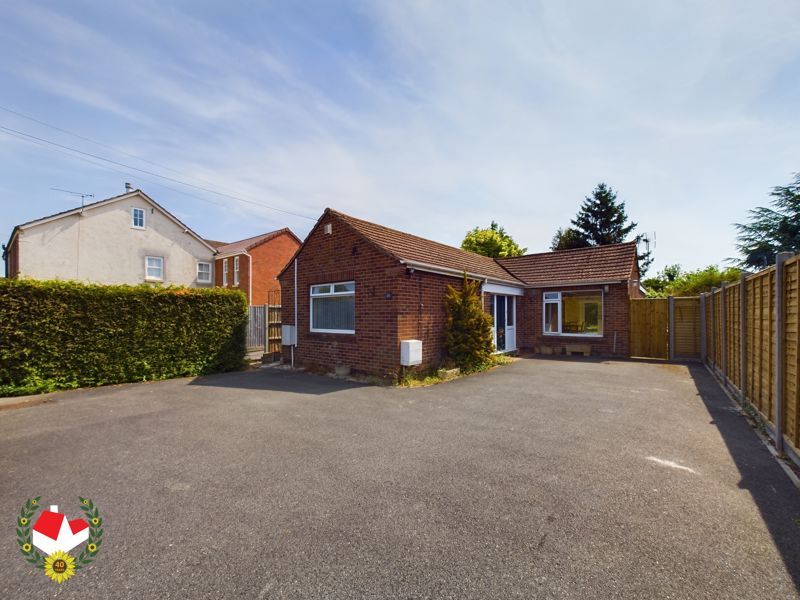 3 bed detached bungalow for sale in Dinglewell, Hucclecote, Gloucester
