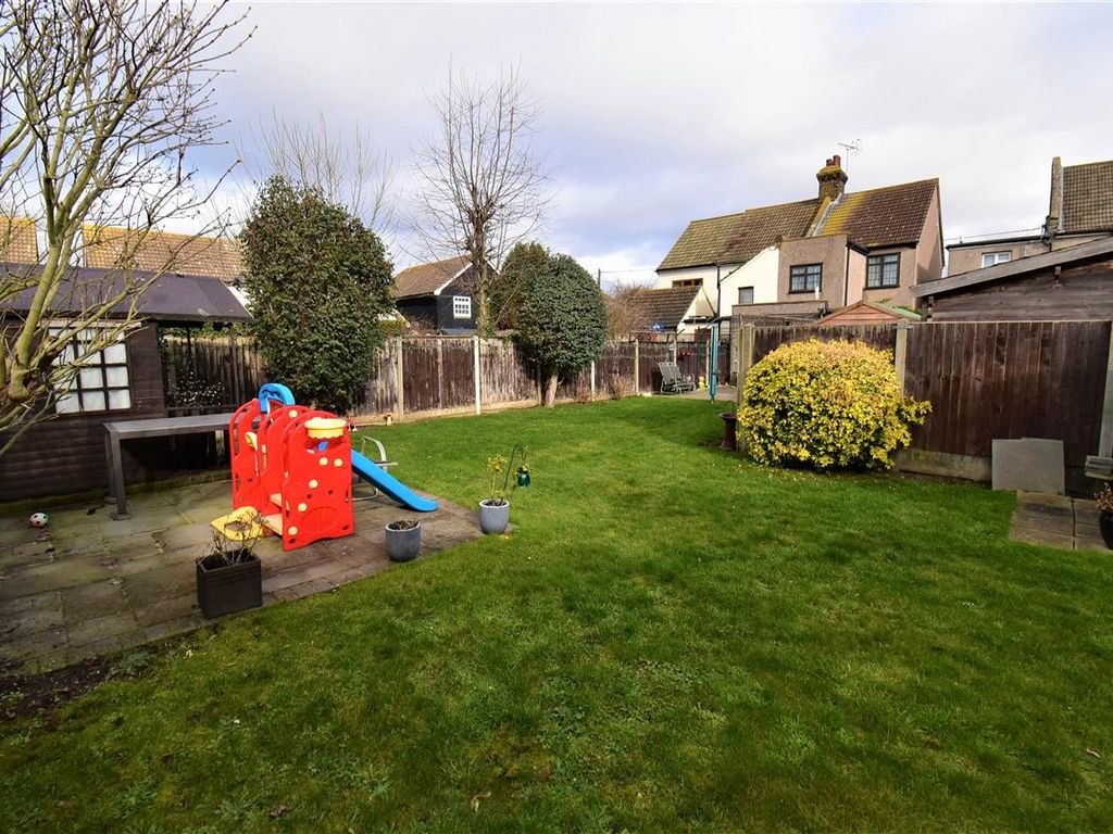 3 bed semidetached house for sale in Heath Road, Orsett Heath, Orsett