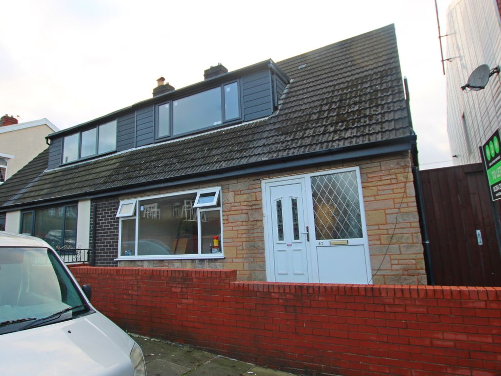 3 bed semidetached bungalow to rent in Earl Street, Clayton Le Moors