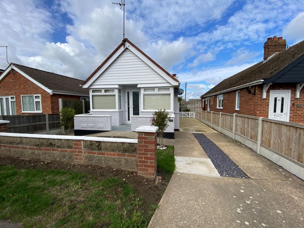 3 bed detached bungalow to rent in Second Avenue, CaisterOnSea, Great