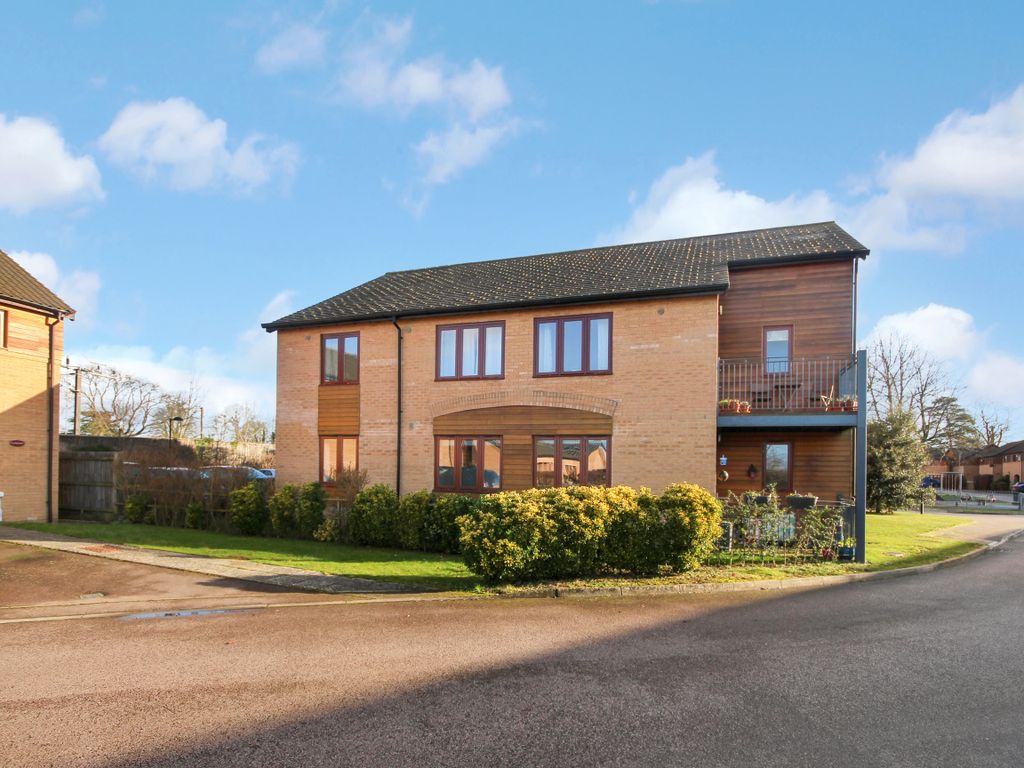 2 bed flat for sale in Granhams Road, Great Shelford, Cambridge CB22, £
