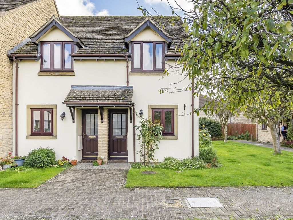 2 bed end terrace house for sale in Coxwell Gardens, Faringdon