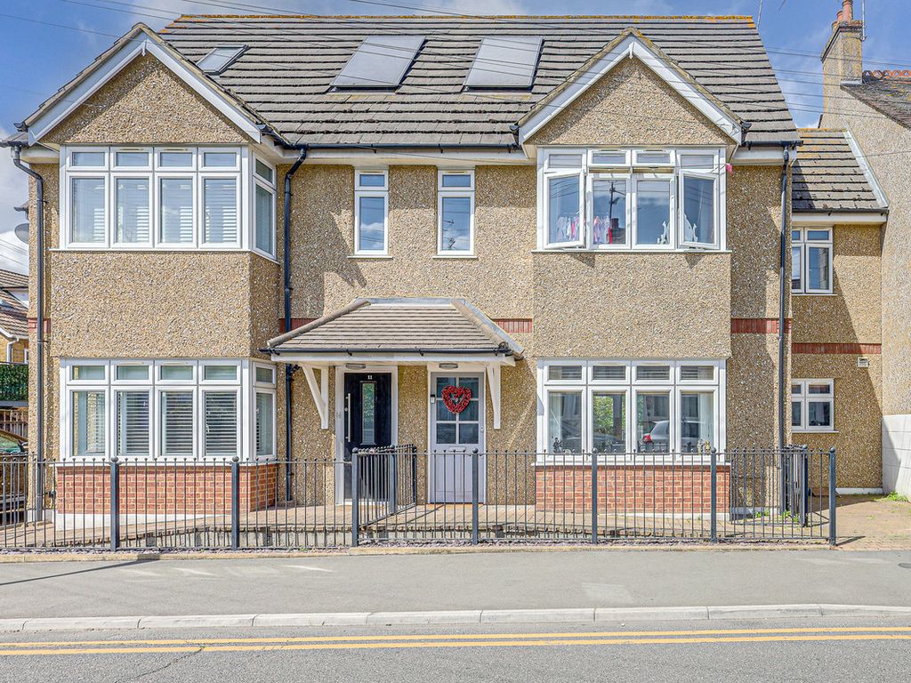 2 bed semidetached house for sale in Pall Mall, LeighOnSea SS9, £