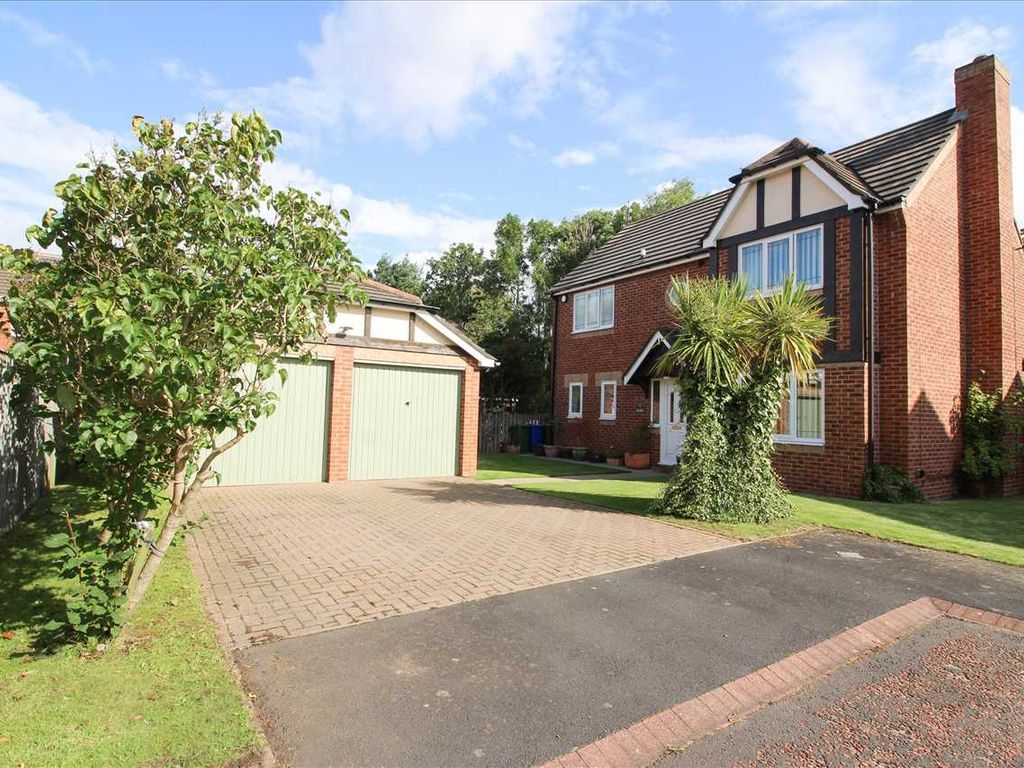 4 bed detached house for sale in Epwell Grove, Hartford Green