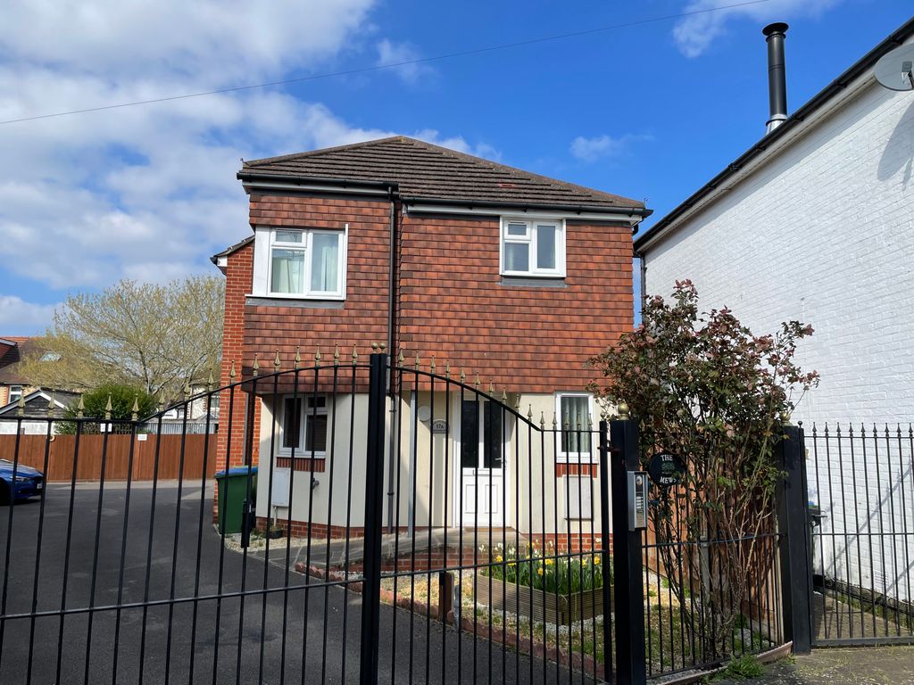 3 bed detached house to rent in Lansdowne Road, Southampton SO15 Zoopla