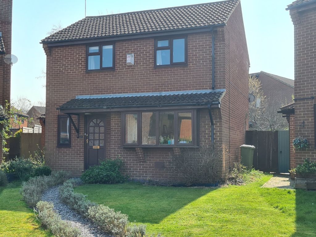 3 bed detached house for sale in Lodge Gate, Great Linford, Milton