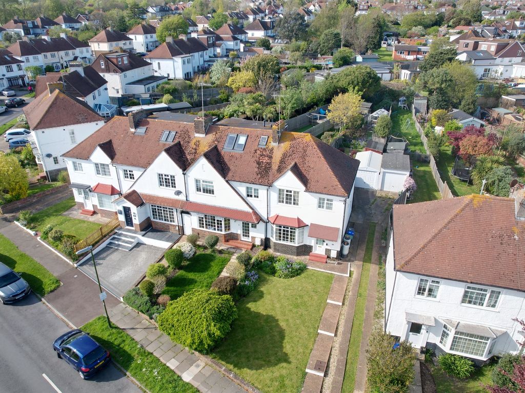 3 bed semidetached house for sale in Greenways Crescent, ShorehamBy
