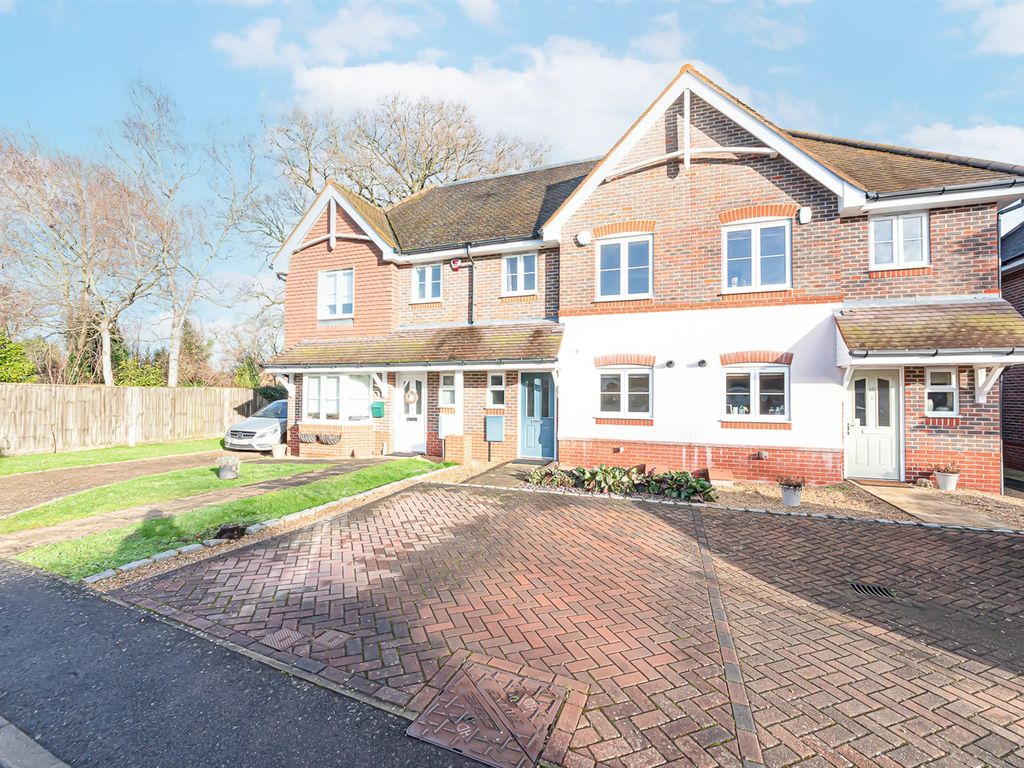 2 bed terraced house to rent in Amberley Gardens, Wokingham RG41 Zoopla