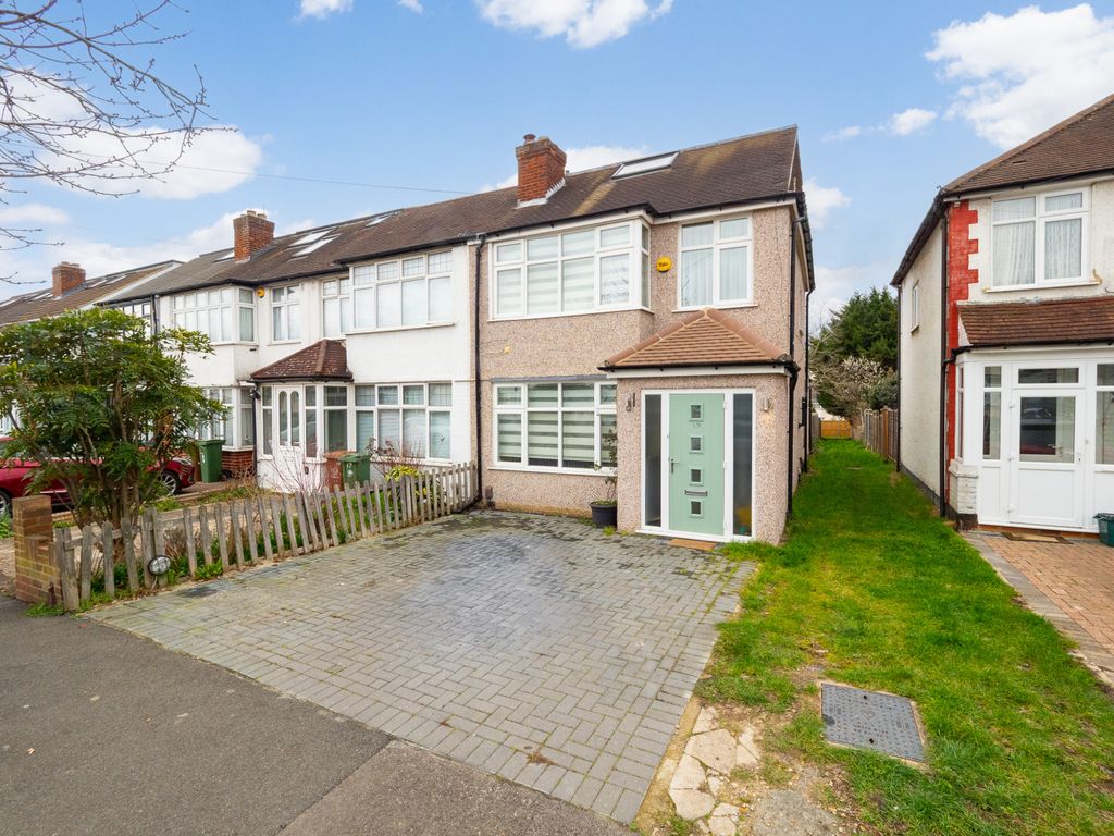 4 bed end terrace house for sale in St. Margarets Avenue, Cheam, Sutton