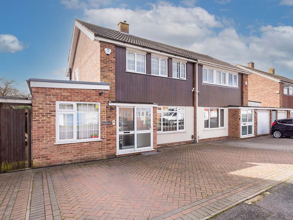 3 bed semidetached house for sale in Laburnum Grove, Langley SL3, £