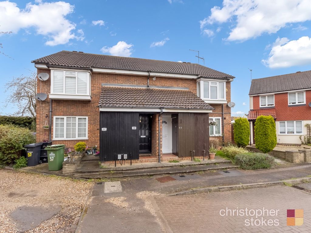 2 bed for sale in Cranleigh Close, Cheshunt, Waltham Cross