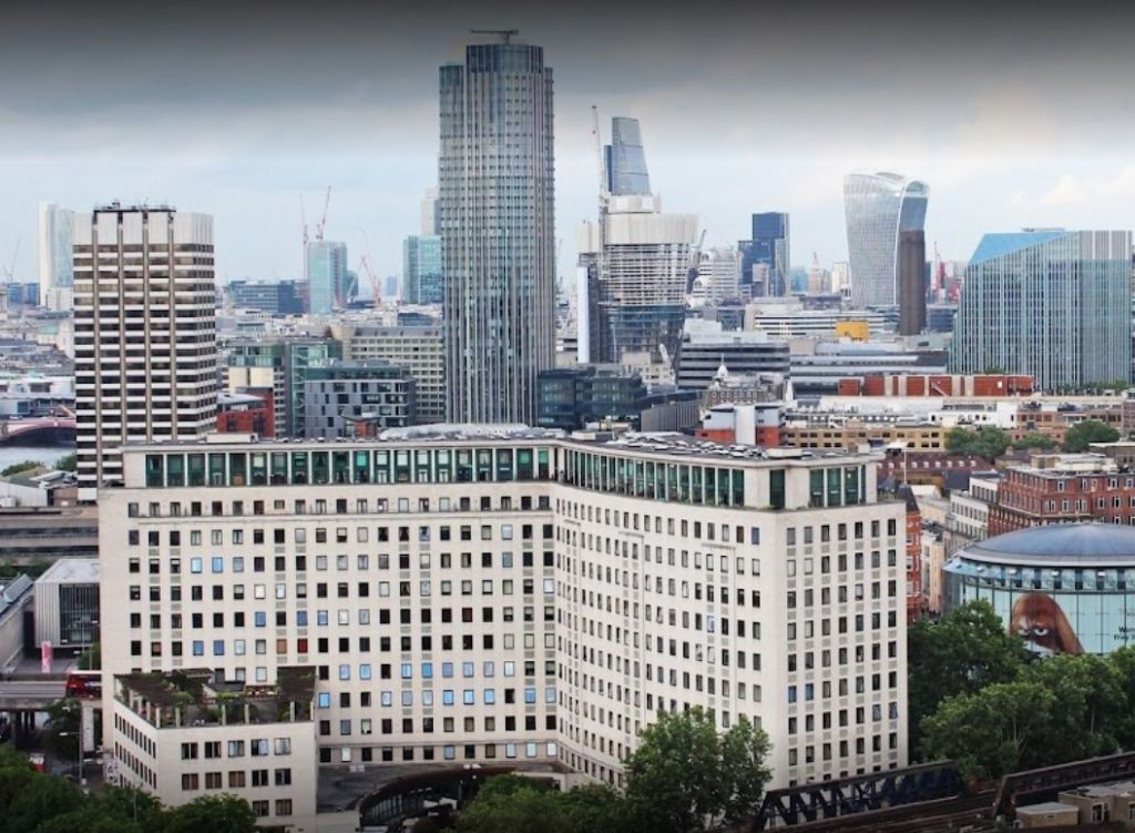 2 bed flat to rent in Whitehouse Apartments, Belvedere Road, London SE1