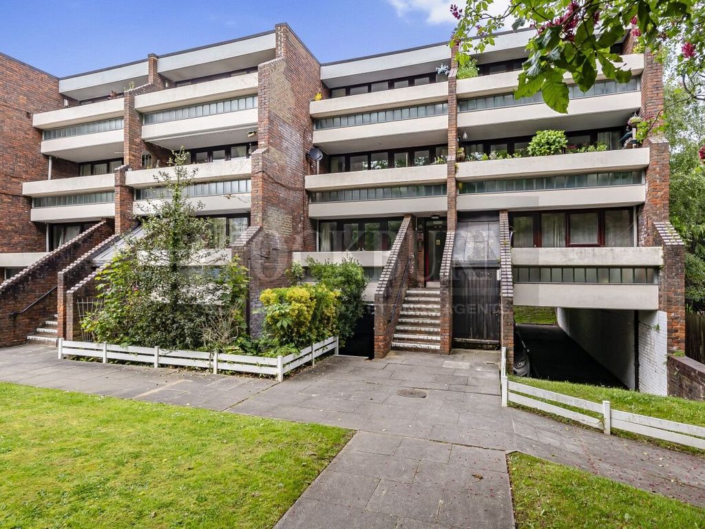 2 bed flat for sale in London Lane, Bromley BR1, £300,000 Zoopla