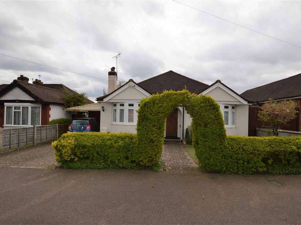 3 bed detached bungalow for sale in Sherborne Way, Croxley Green