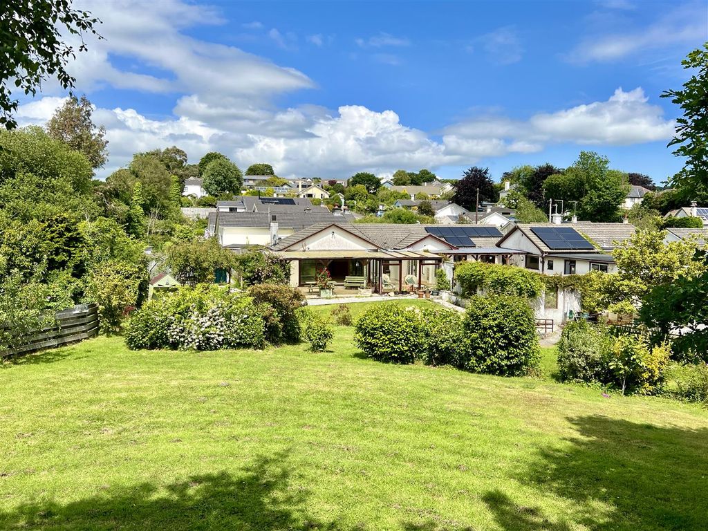 4 bed detached bungalow for sale in Willow Close, Mylor Bridge