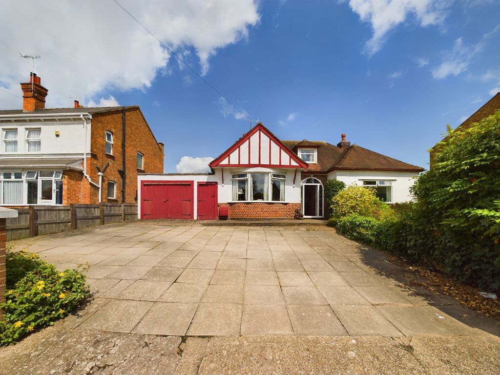2 bed bungalow for sale in Bransford Road, Worcester, Worcestershire