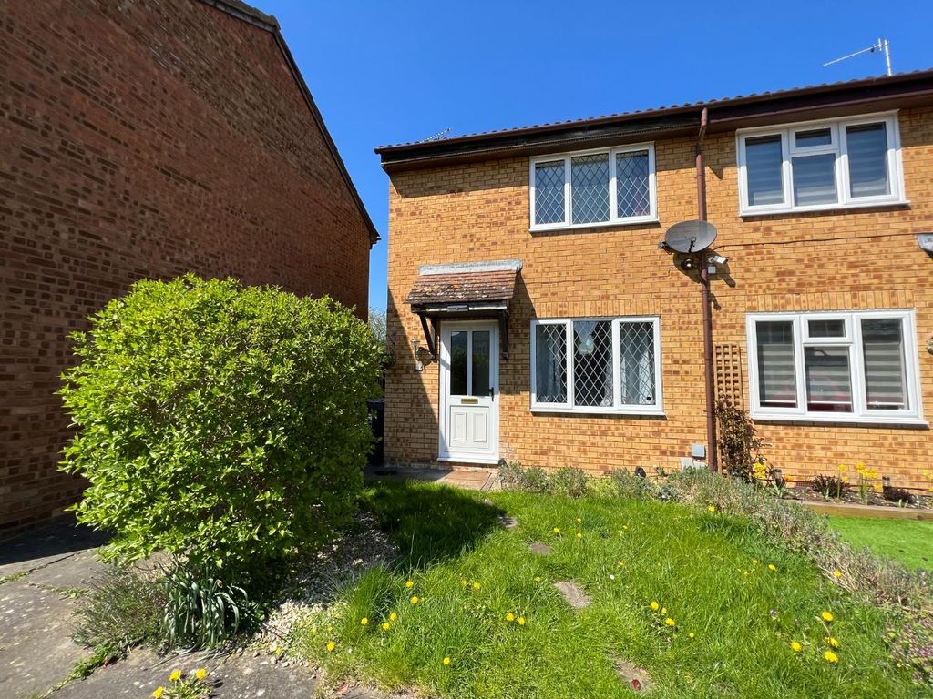 2 bed end terrace house to rent in Carman Close, Stratton, Swindon SN3