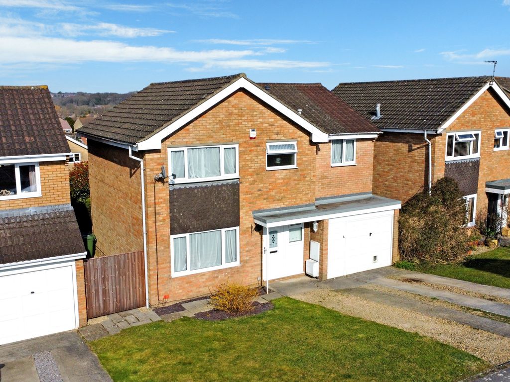 3 bed detached house for sale in Avonmead, Greenmeadow, Swindon SN25, £325,000 Zoopla