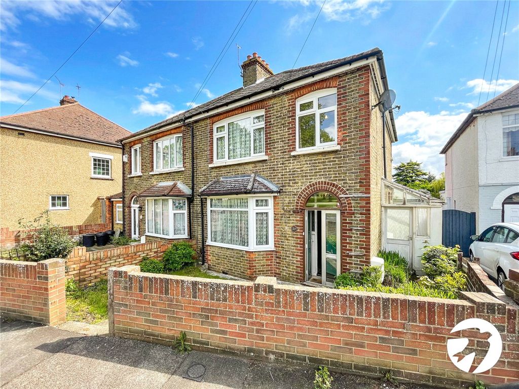 3 bed terraced house to rent in Locarno Avenue, Gillingham, Kent ME8