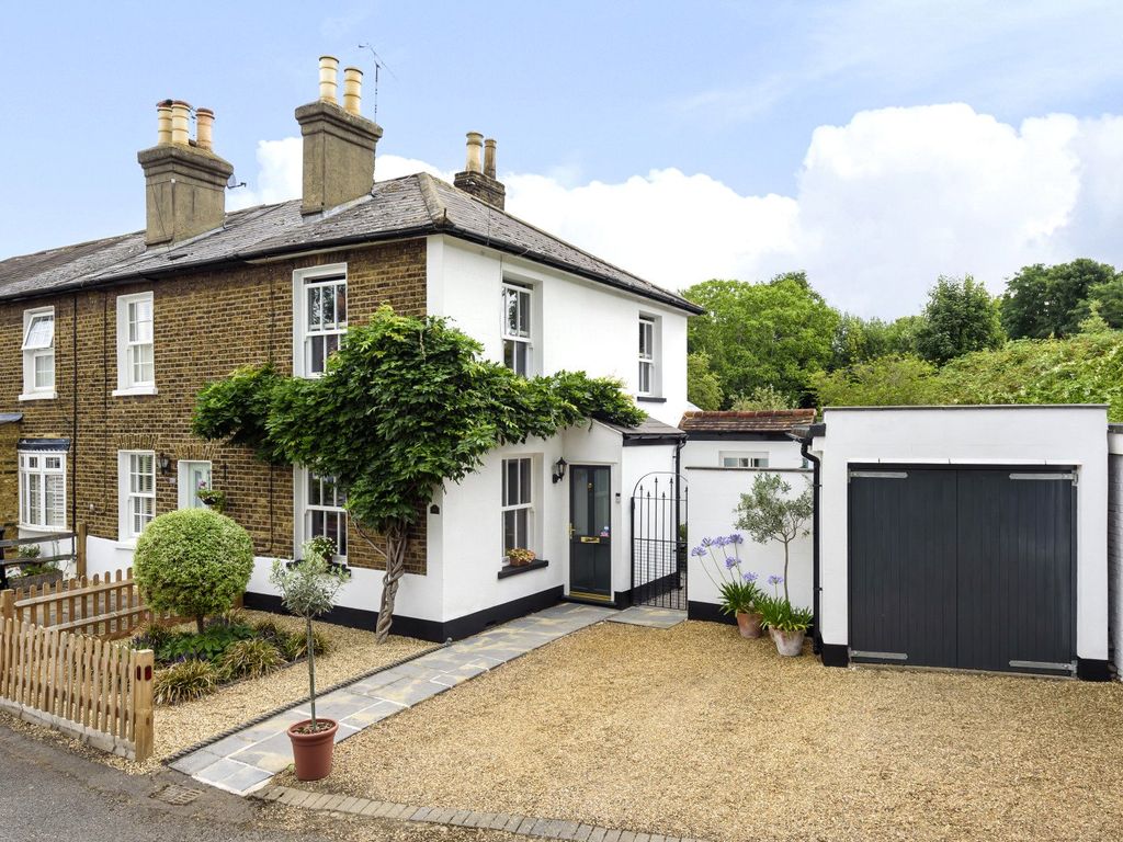 2 bed semidetached house for sale in Rushett Close, Thames Ditton