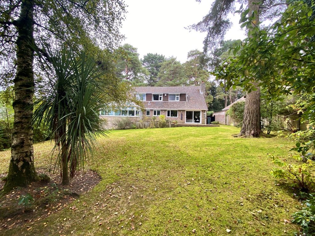 4 bed detached house for sale in Water Tower Road, Broadstone BH18, £