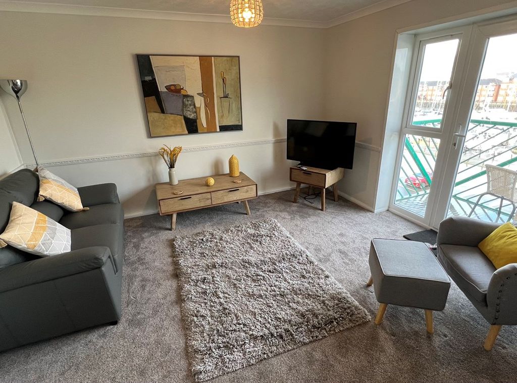 2 bed flat to rent in Trawler Road, Maritime Quarter, Swansea SA1, £995