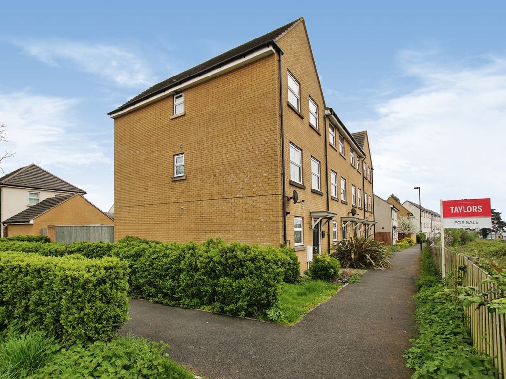 4 bed end terrace house for sale in Broad Croft, Patchway, Bristol