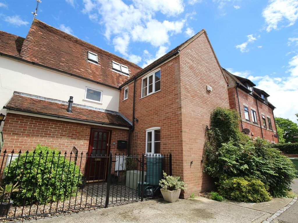 2 bed terraced house for sale in Stirlings Road, Wantage OX12, £225,000