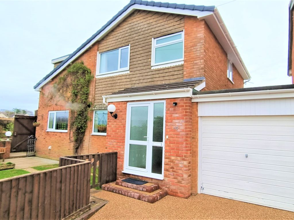 4 bed linkdetached house for sale in Warwick Close, Feniton, Honiton