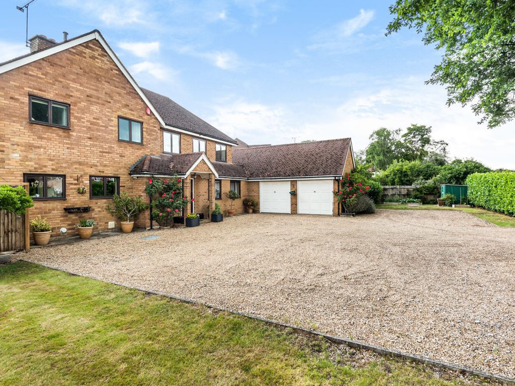 5 bed detached house for sale in Mayflower Way, Farnham Common
