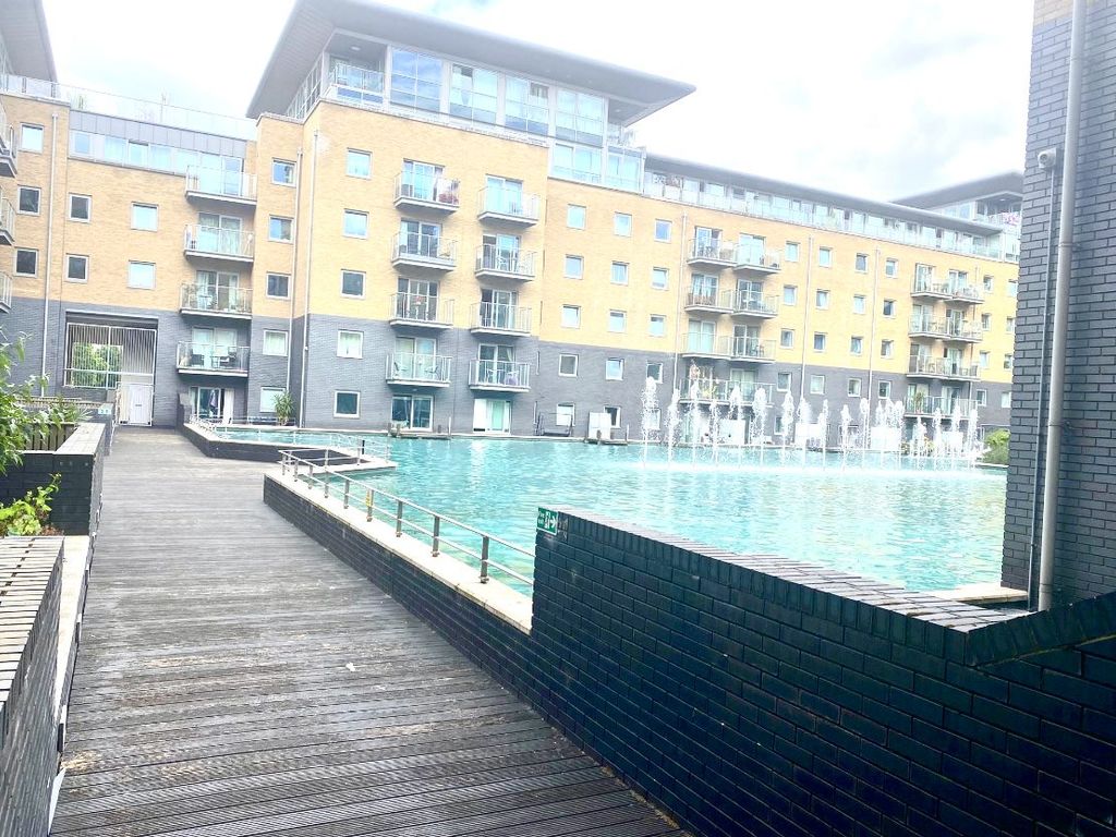 2 bed flat to rent in Argyll Road, London SE18, £2,100 pcm Zoopla