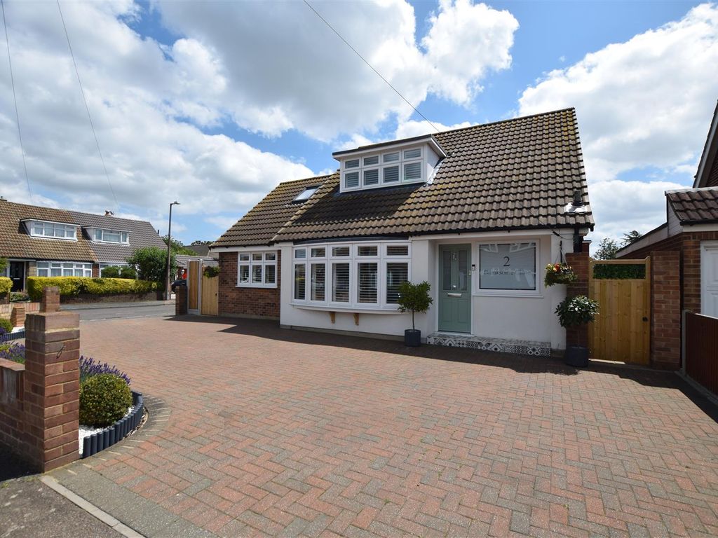 4 bed detached bungalow for sale in Branksome Close, StanfordLeHope