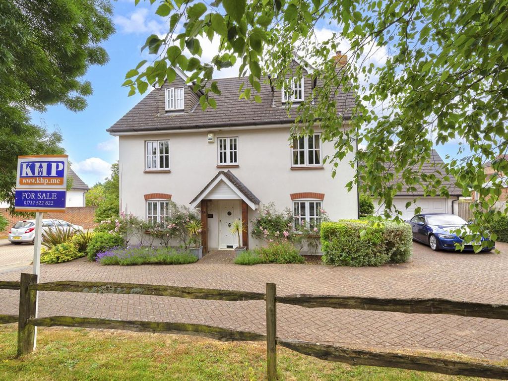 5 bed detached house for sale in Alton Avenue, Kings Hill ME19 Zoopla