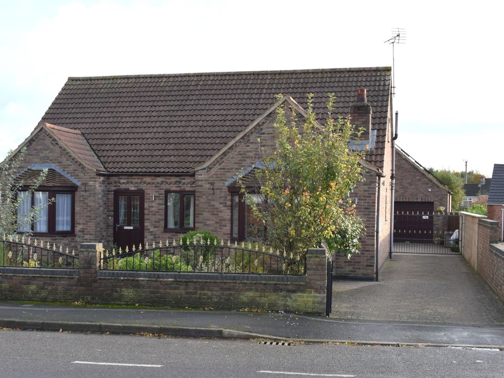 5 bed bungalow for sale in Scawby Road, Scawby Brook DN20, £365,000