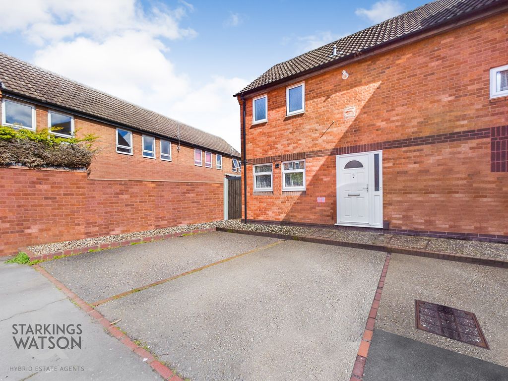 3 bed semidetached house for sale in Skoner Road, Clover Hill, Norwich