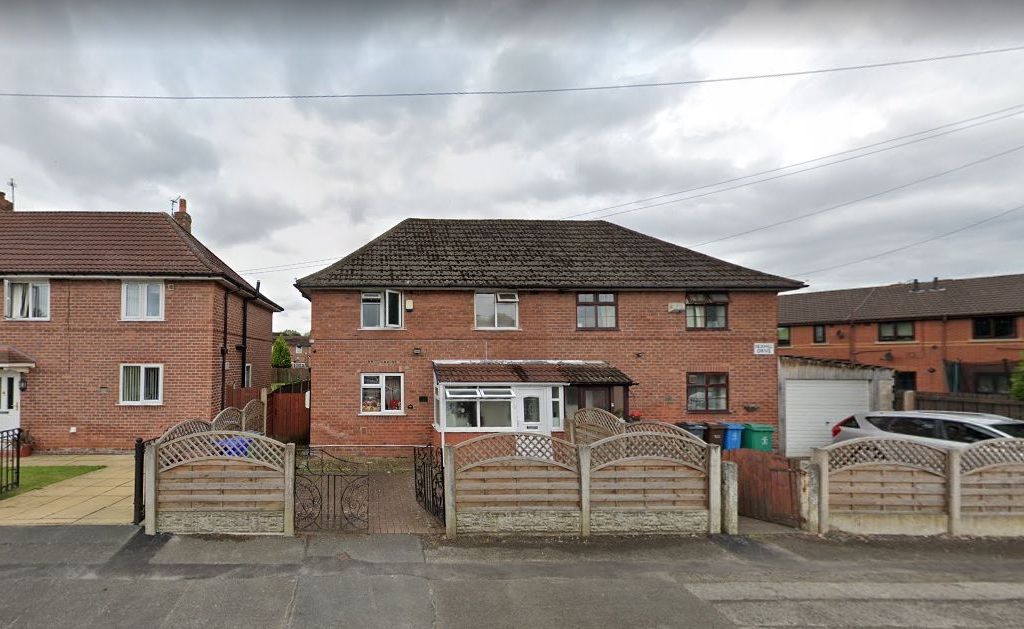 4 bed semidetached house to rent in Bexhill Drive, Longsight