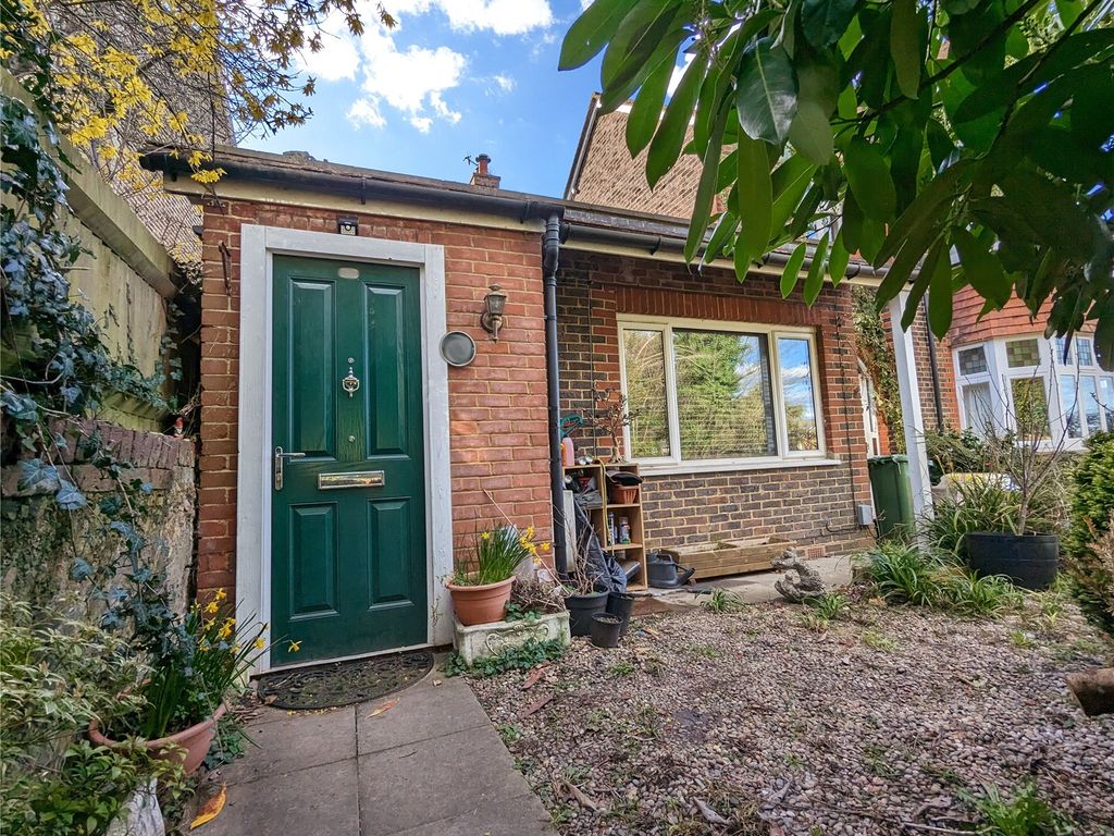 1 bed semidetached house for sale in Linkfield Street, Redhill, Surrey