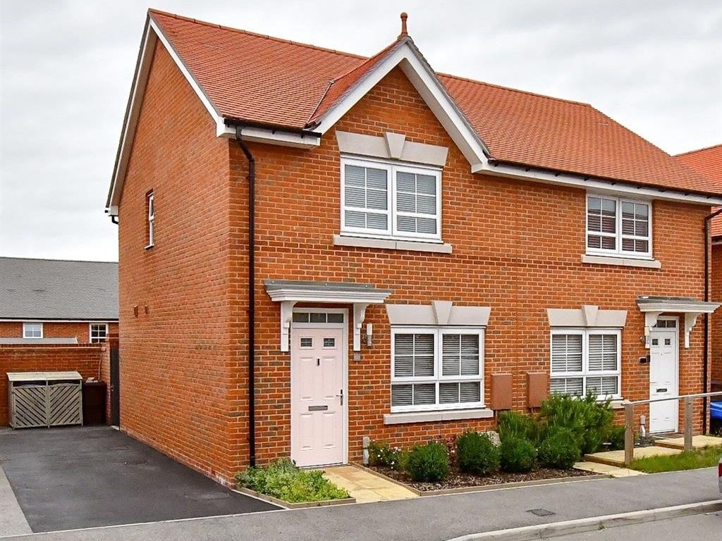2 bed semidetached house for sale in Tettenhall Way, Faversham, Kent