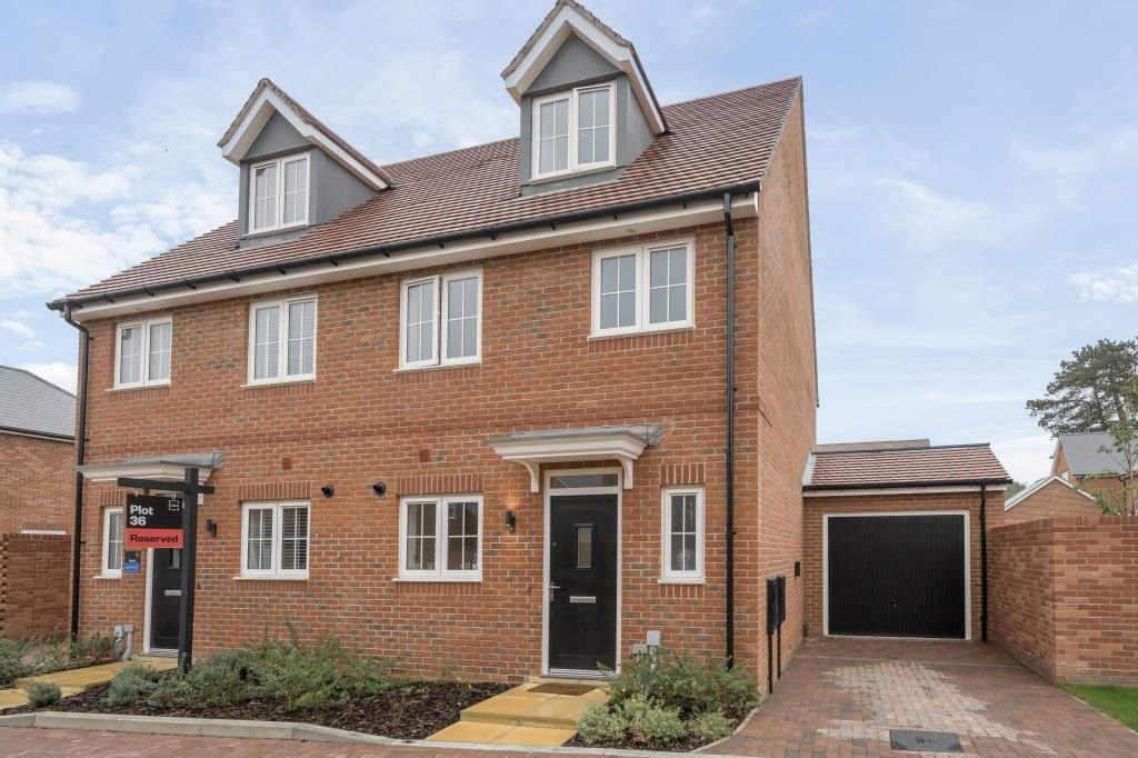 3 bed semidetached house to rent in Benson, Wallingford OX10, £1,850