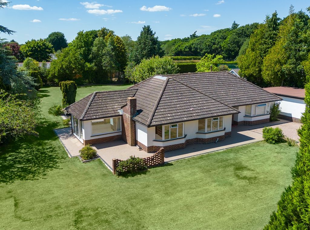 4 bed detached bungalow for sale in Mount Pleasant Lane, Lymington SO41