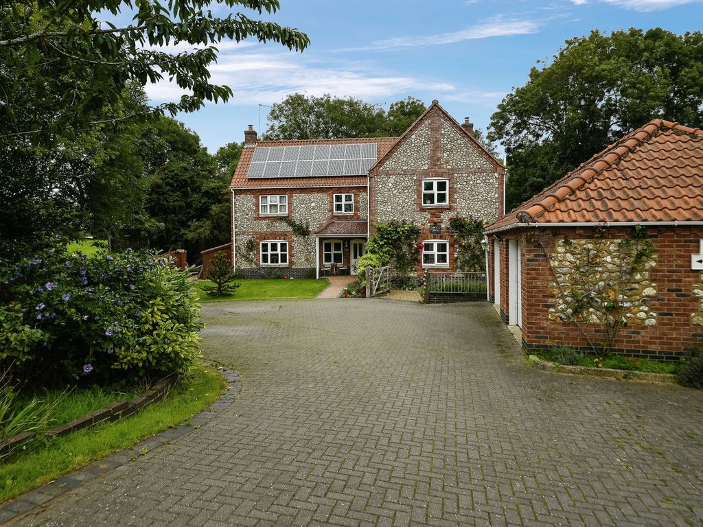 5 bed detached house for sale in Boughton Road, Stoke Ferry, King's