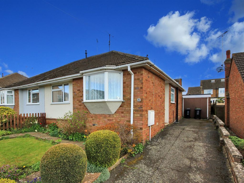 2 bed semidetached bungalow for sale in Meadow View, Higham Ferrers