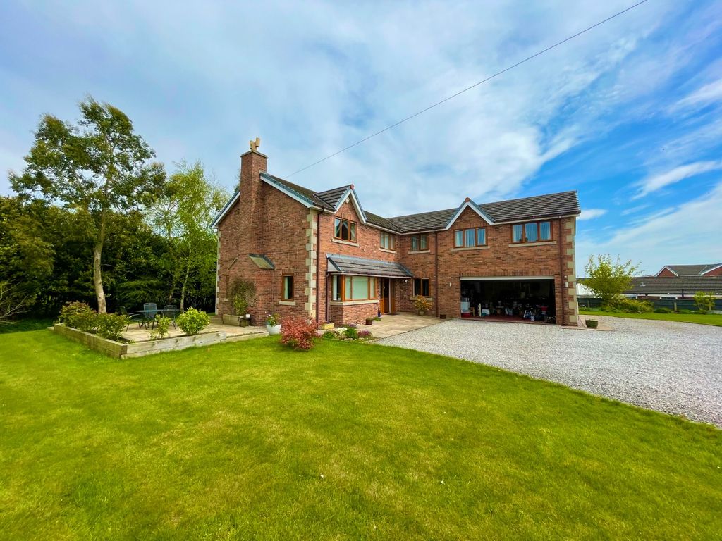 4 bed detached house for sale in Makinson Vale, Half Acre Lane