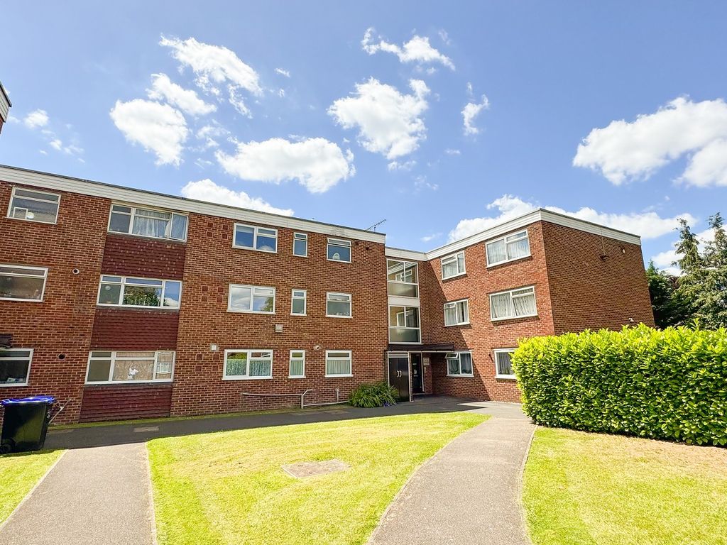 2 bed flat for sale in Devana End, Carshalton, Surrey SM5, £300,000