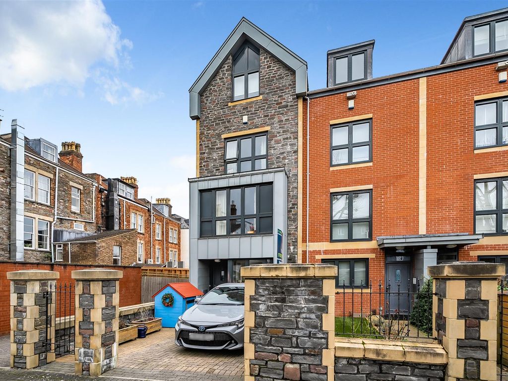 5 bed property for sale in Chantry Road, Clifton, Bristol BS8, £899,950